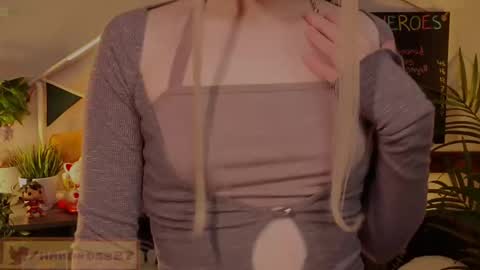 Snapshot of mana_rose chatting on 02-19-25, 02:23 Rose online show from 02-19-25, 02:23