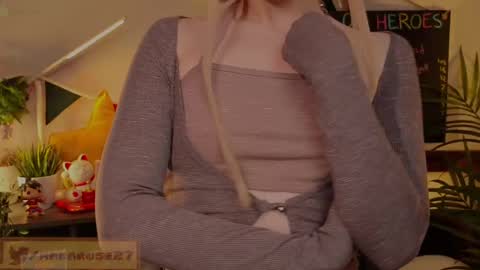 Snapshot of mana_rose chatting on 02-19-25, 05:27 Rose online show from 02-19-25, 05:27