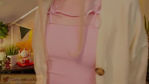 Snapshot of mana_rose chatting on 02-26-25, 02:15 Rose online show from 02-26-25, 02:15