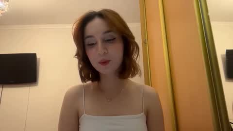 Snapshot of mandykarth chatting on 12-17-25, 01:06 Mia online show from 12-17-25, 01:06