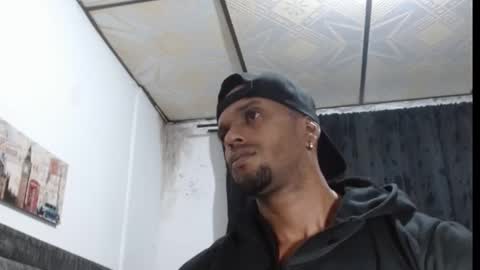 Snapshot of manolofitt chatting on 02-23-25, 12:30 Manolo online show from 02-23-25, 12:30