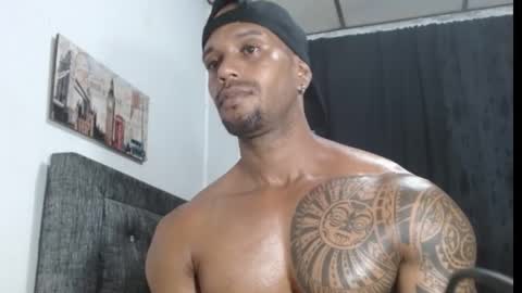 Snapshot of manolofitt chatting on 03-10-25, 12:51 Manolo online show from 03-10-25, 12:51