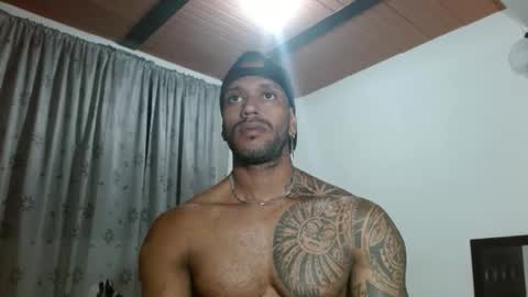 Snapshot of manolofitt chatting on 10-18-25, 10:49 Manolo online show from 10-18-25, 10:49