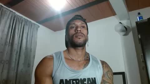 Snapshot of manolofitt chatting on 10-19-25, 12:22 Manolo online show from 10-19-25, 12:22