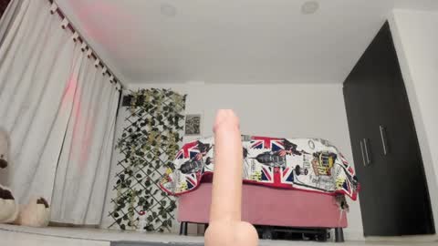 Snapshot of mantis_wine chatting on 12-07-24, 08:22 MARY online show from 12-07-24, 08:22