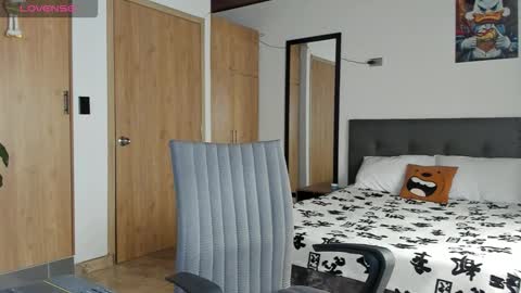 manucute 23  online show from 12-13-25, 08:04