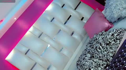 Snapshot of manuela_kingsley chatting on 02-26-25, 08:44 Manuela Kingsley online show from 02-26-25, 08:44