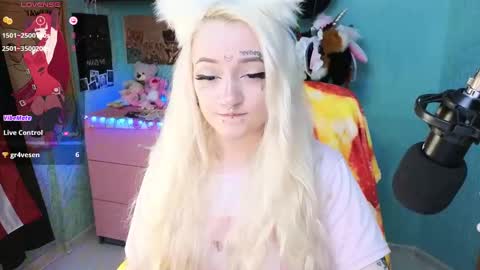 Snapshot of manuela_unicorn chatting on 01-09-25, 08:22 Manuela online show from 01-09-25, 08:22