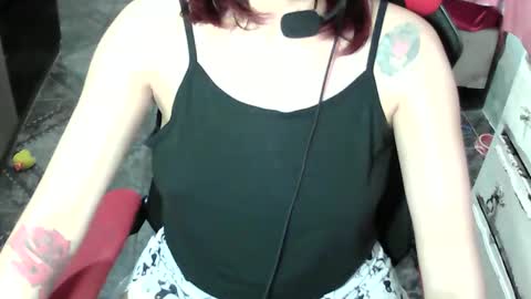 Manu Escarlate online show from 11-06-25, 05:19