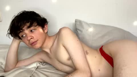 Snapshot of maplefroggy chatting on 12-19-24, 10:00 Maple online show from 12-19-24, 10:00