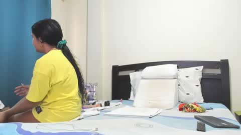 Mara online show from 09-10-25, 02:28