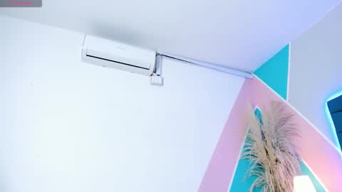 mara_winters_ online show from 12-21-25, 12:01