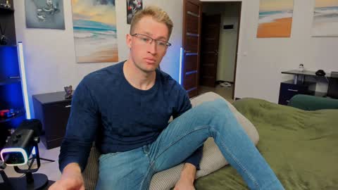 Snapshot of marc105100 chatting on 01-08-25, 09:21 alex marvelxx online show from 01-08-25, 09:21