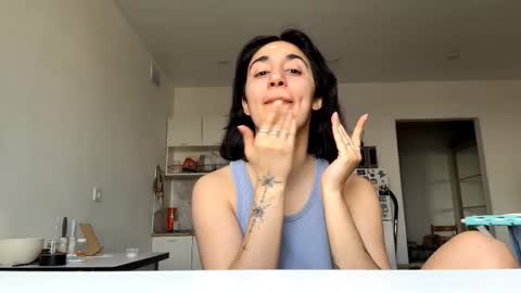 Snapshot of marcelapitarresi chatting on 02-25-26, 07:40 Kylie online show from 02-25-26, 07:40