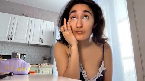 Snapshot of marcelapitarresi chatting on 02-28-26, 08:59 Kylie online show from 02-28-26, 08:59