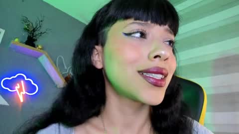 Snapshot of marcelinee__ chatting on 02-05-25, 11:17 Marce online show from 02-05-25, 11:17