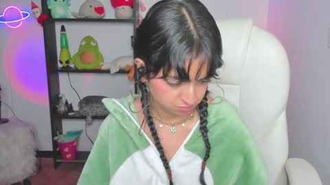 Snapshot of marcelinegh chatting on 02-02-25, 05:15 Marceline online show from 02-02-25, 05:15