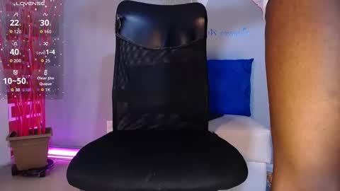 Snapshot of marcelojones_ chatting on 09-25-25, 02:43 MarceloJones online show from 09-25-25, 02:43