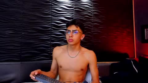 Snapshot of marcoyethan chatting on 12-31-24, 06:48 Marco and Ethan online show from 12-31-24, 06:48