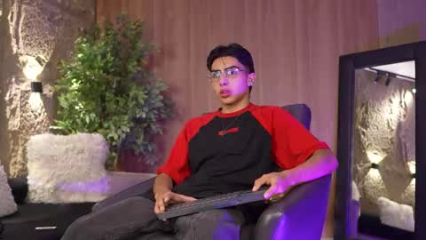 Snapshot of marcoyethan chatting on 10-20-25, 03:51 Marco and Ethan online show from 10-20-25, 03:51