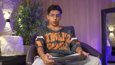 Snapshot of marcoyethan chatting on 11-07-25, 07:36 Marco and Ethan online show from 11-07-25, 07:36