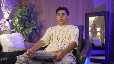 Snapshot of marcoyethan chatting on 11-08-25, 07:12 Marco and Ethan online show from 11-08-25, 07:12