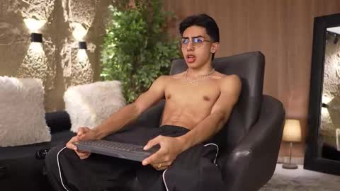 Snapshot of marcoyethan chatting on 11-18-25, 07:18 Marco and Ethan online show from 11-18-25, 07:18