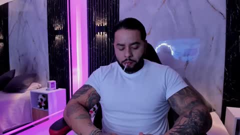 Snapshot of marcus_fit1 chatting on 10-14-25, 01:17 Marcus online show from 10-14-25, 01:17