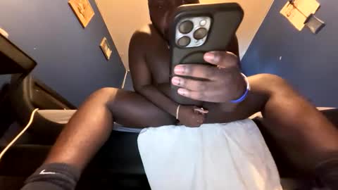 marcuslouis18 online show from 06-09-26, 01:56