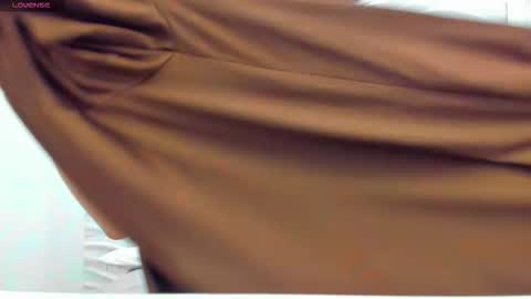 Snapshot of margobloom chatting on 12-17-25, 02:45 Margo online show from 12-17-25, 02:45