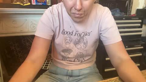 Snapshot of margolane chatting on 11-02-25, 08:33 Elle online show from 11-02-25, 08:33