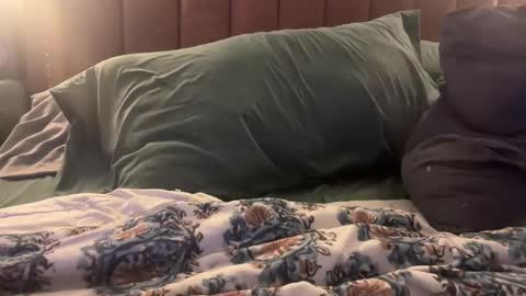 Snapshot of margolane chatting on 11-26-25, 04:02 Elle online show from 11-26-25, 04:02