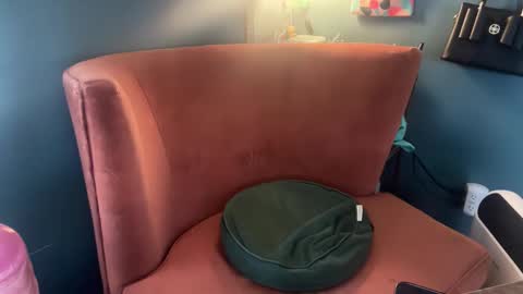 Snapshot of margolane chatting on 12-01-25, 04:23 Elle online show from 12-01-25, 04:23