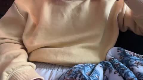 Snapshot of margolane chatting on 12-14-25, 04:23 Elle online show from 12-14-25, 04:23