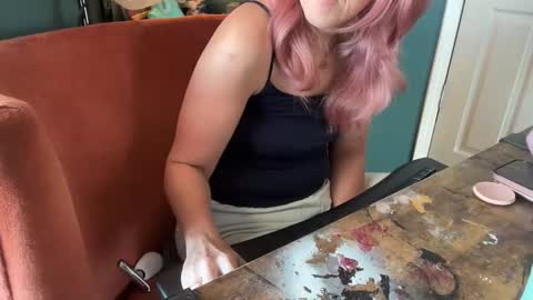 Snapshot of margolane chatting on 12-15-25, 04:22 Elle online show from 12-15-25, 04:22