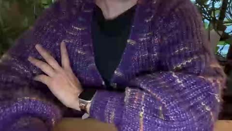 Snapshot of margolane chatting on 01-09-26, 01:25 Elle online show from 01-09-26, 01:25