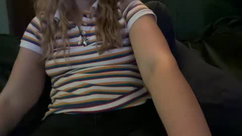 Snapshot of margolane chatting on 02-16-26, 05:36 Elle online show from 02-16-26, 05:36