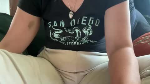 Snapshot of margolane chatting on 02-16-26, 07:21 Elle online show from 02-16-26, 07:21