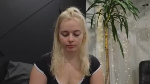 margot_robbie7 online show from 01-03-25, 12:54