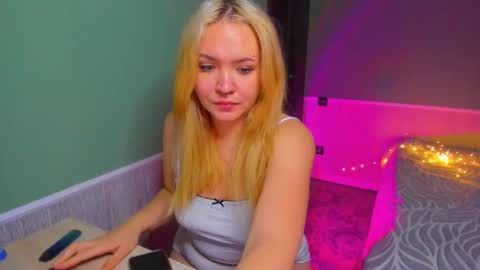 Snapshot of mari_kiku chatting on 11-03-25, 11:59 Kiku and Marii - online show from 11-03-25, 11:59