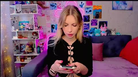 Maria online show from 02-27-25, 04:20