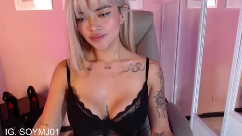 Snapshot of maria_jones chatting on 09-17-25, 01:46 Instagram soymj01 online show from 09-17-25, 01:46