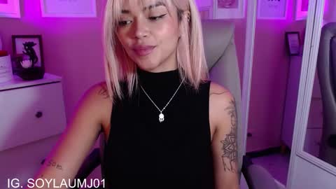 Snapshot of maria_jones chatting on 11-26-25, 08:32 Instagram soymj01 online show from 11-26-25, 08:32