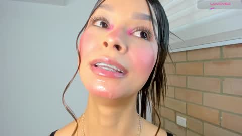 S O F I A  model independent online show from 01-02-25, 12:13