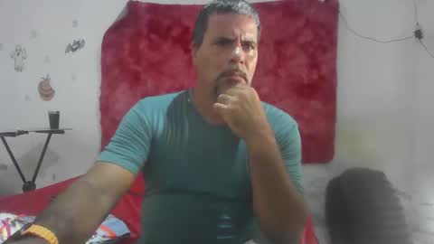 Snapshot of mariaevamotta5 chatting on 02-13-26, 06:15 casal delicia online show from 02-13-26, 06:15