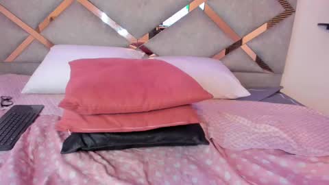 Snapshot of marian_pinzon chatting on 02-28-25, 08:53 Marian online show from 02-28-25, 08:53