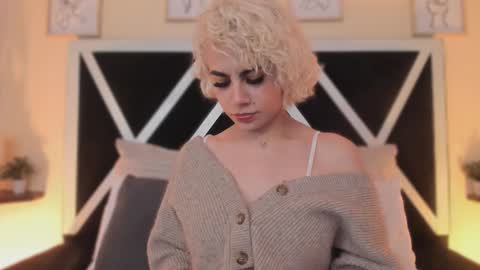 Marian online show from 12-05-25, 02:42