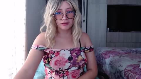 Mariana online show from 09-26-25, 08:24