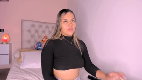 Mariana Roe online show from 01-15-25, 02:49