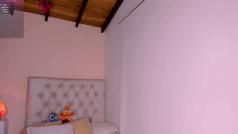 Mariana Roe online show from 01-20-25, 03:59